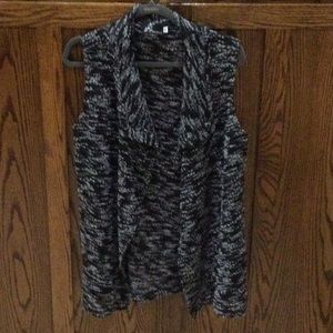 ❤️FINAL PRICE- EUC Fenini lightweight vest. Size Small.